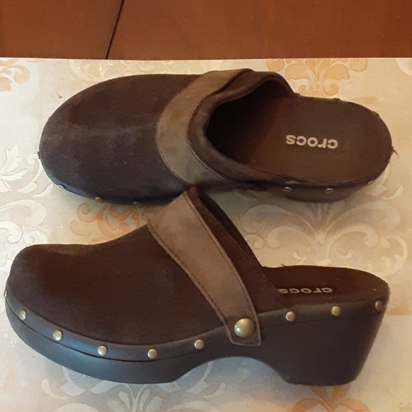 suede crocs clogs